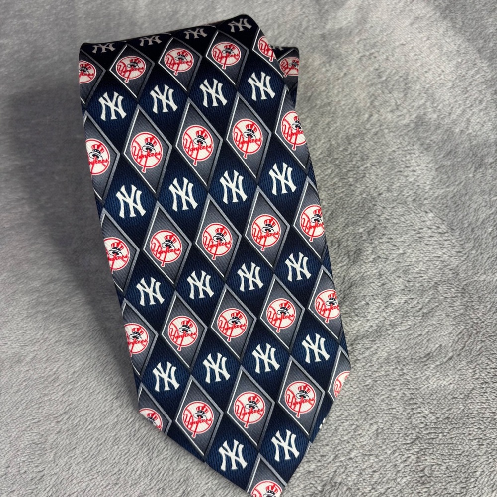 MLB New York Yankees Necktie Men OS Navy Blue Silk Argyle Logo Tie